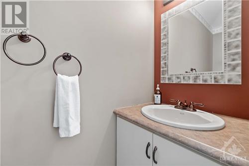 218 Walden Drive, Ottawa, ON - Indoor Photo Showing Bathroom