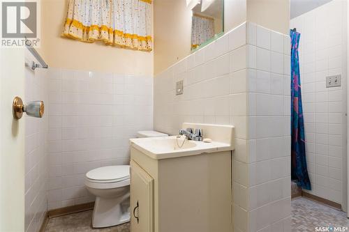 2100 Macpherson Avenue, Regina, SK - Indoor Photo Showing Bathroom