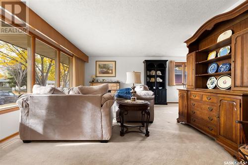 2100 Macpherson Avenue, Regina, SK - Indoor Photo Showing Living Room