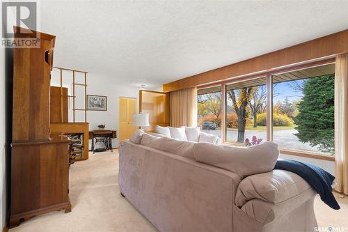 2100 Macpherson Avenue, Regina, SK - Indoor Photo Showing Living Room