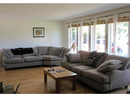 1898 Langley Road, Merritt, BC - Indoor Photo Showing Living Room