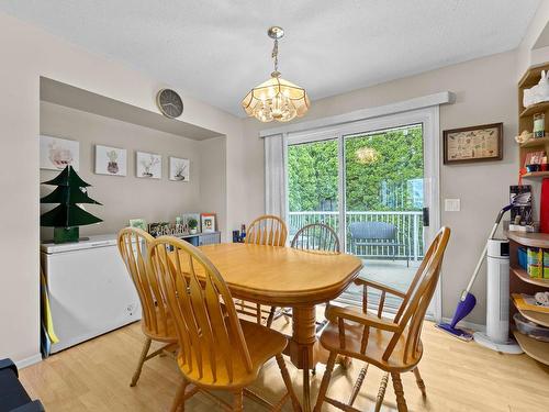 1050 North Glen Drive, Kamloops, BC - Indoor Photo Showing Dining Room