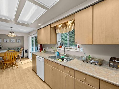 1050 North Glen Drive, Kamloops, BC - Indoor Photo Showing Kitchen With Double Sink