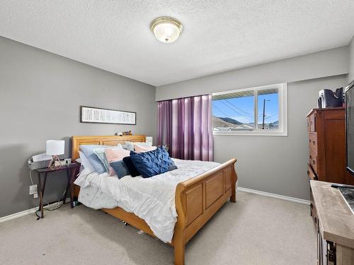 1050 North Glen Drive, Kamloops, BC - Indoor Photo Showing Bedroom