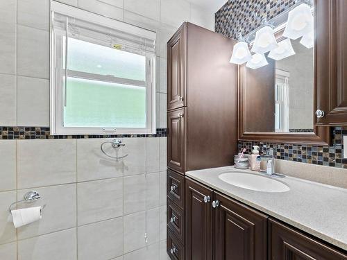 1050 North Glen Drive, Kamloops, BC - Indoor Photo Showing Bathroom