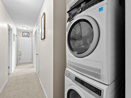 1050 North Glen Drive, Kamloops, BC - Indoor Photo Showing Laundry Room