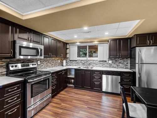 1050 North Glen Drive, Kamloops, BC - Indoor Photo Showing Kitchen With Upgraded Kitchen