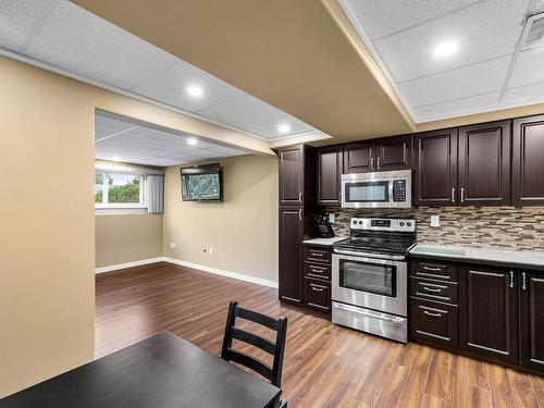 1050 North Glen Drive, Kamloops, BC - Indoor Photo Showing Kitchen