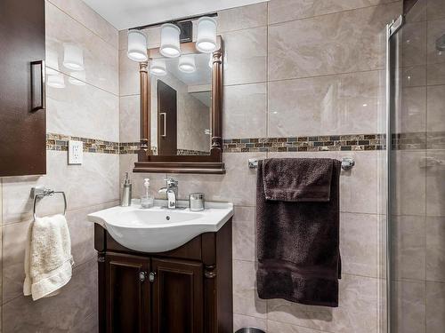 1050 North Glen Drive, Kamloops, BC - Indoor Photo Showing Bathroom