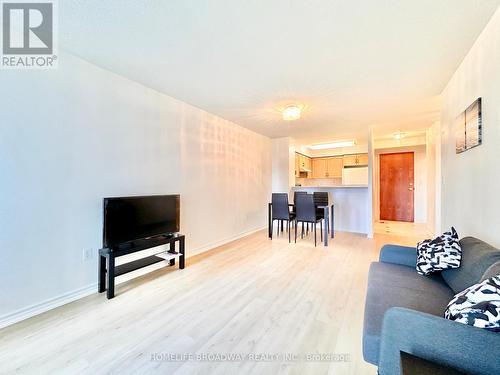 601 - 18 Pemberton Avenue, Toronto, ON - Indoor Photo Showing Living Room