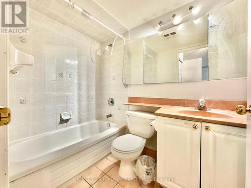 601 - 18 Pemberton Avenue, Toronto, ON - Indoor Photo Showing Bathroom