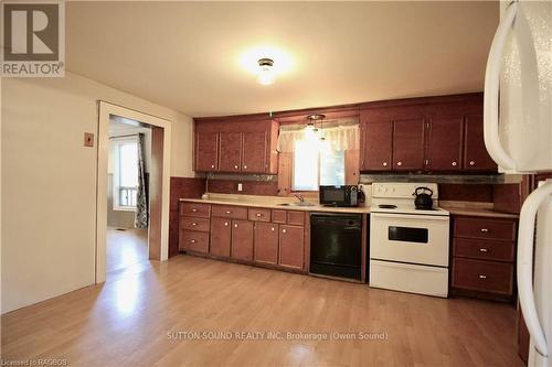 680216 Sideroad 30, Chatsworth, ON - Indoor Photo Showing Kitchen