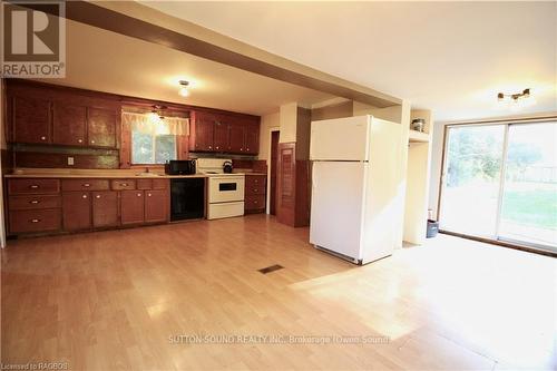 680216 Sideroad 30, Chatsworth, ON - Indoor Photo Showing Kitchen