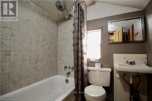 680216 Sideroad 30, Chatsworth, ON - Indoor Photo Showing Bathroom