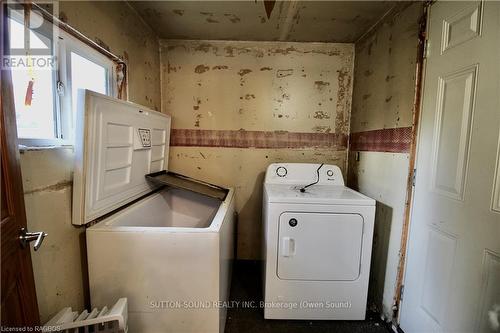 680216 Sideroad 30, Chatsworth, ON - Indoor Photo Showing Laundry Room