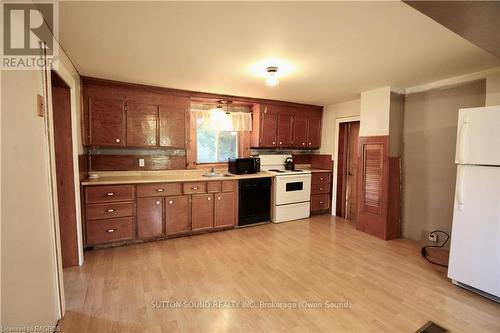 680216 Sideroad 30, Chatsworth, ON - Indoor Photo Showing Kitchen