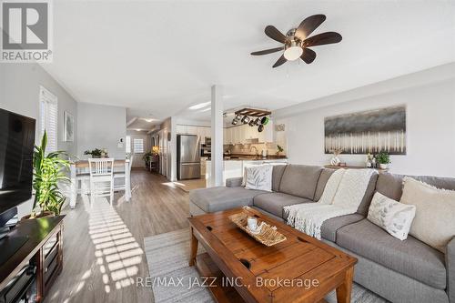 4 Davidson Street, Whitby (Williamsburg), ON - Indoor Photo Showing Living Room