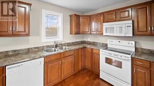 1 Leander Place, Sunnyside, NL - Indoor Photo Showing Kitchen With Double Sink