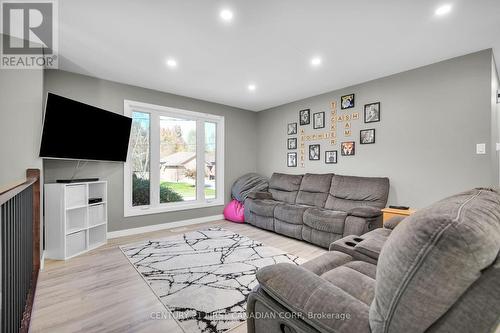 224 Munroe Street, West Elgin (West Lorne), ON - Indoor Photo Showing Living Room