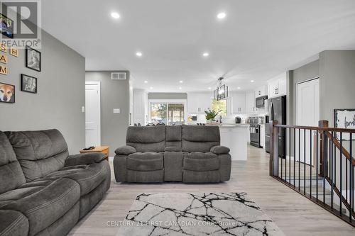 224 Munroe Street, West Elgin (West Lorne), ON - Indoor Photo Showing Living Room