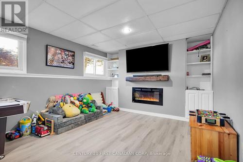 224 Munroe Street, West Elgin (West Lorne), ON - Indoor With Fireplace