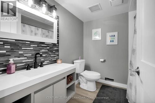 224 Munroe Street, West Elgin (West Lorne), ON - Indoor Photo Showing Bathroom