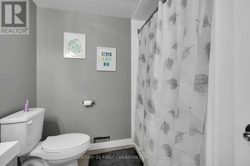 224 Munroe Street, West Elgin (West Lorne), ON - Indoor Photo Showing Bathroom