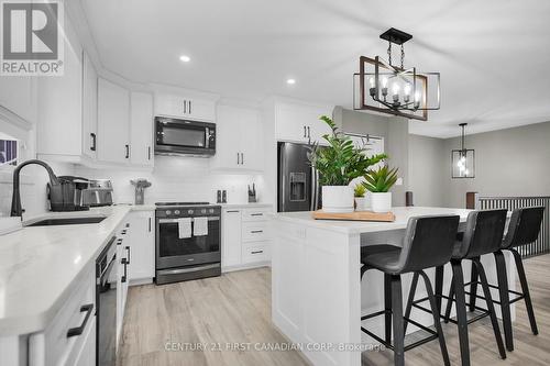 224 Munroe Street, West Elgin (West Lorne), ON - Indoor Photo Showing Kitchen With Stainless Steel Kitchen With Upgraded Kitchen