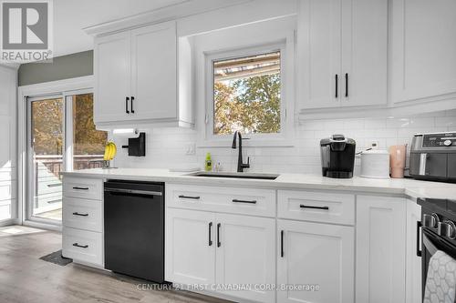 224 Munroe Street, West Elgin (West Lorne), ON - Indoor Photo Showing Kitchen With Upgraded Kitchen