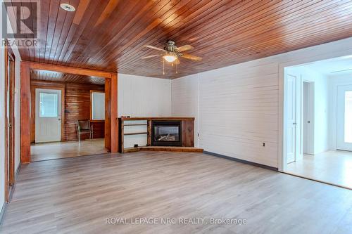 405 Cambridge Road, Fort Erie, ON - Indoor Photo Showing Other Room With Fireplace