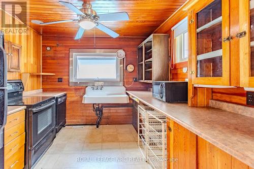 405 Cambridge Road, Fort Erie, ON - Indoor Photo Showing Kitchen