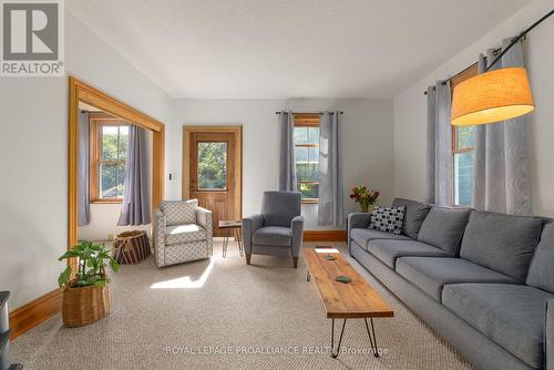 506 Barry Road, Madoc, ON - Indoor Photo Showing Living Room