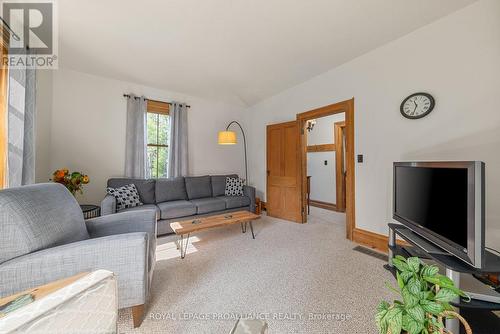 506 Barry Road, Madoc, ON - Indoor Photo Showing Living Room