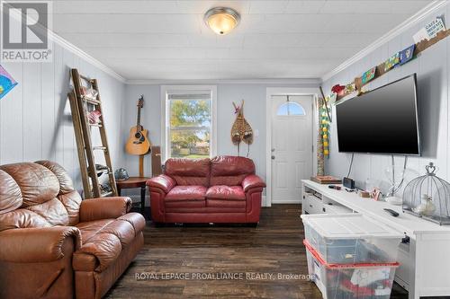 374 Main Street, Prince Edward County (Picton), ON - Indoor Photo Showing Living Room