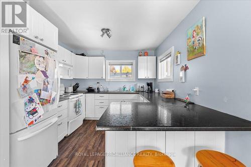 374 Main Street, Prince Edward County (Picton), ON - Indoor Photo Showing Kitchen