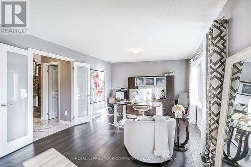 138 Golden Trail, Vaughan, ON - Indoor Photo Showing Living Room