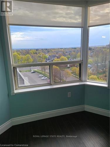 914 - 1270 Maple Crossing Boulevard, Burlington, ON - Indoor Photo Showing Other Room