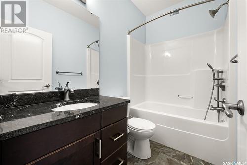 21 College Crescent, White City, SK - Indoor Photo Showing Bathroom