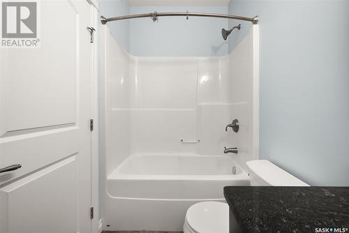 21 College Crescent, White City, SK - Indoor Photo Showing Bathroom