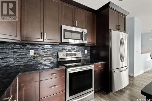 21 College Crescent, White City, SK - Indoor Photo Showing Kitchen With Stainless Steel Kitchen With Upgraded Kitchen