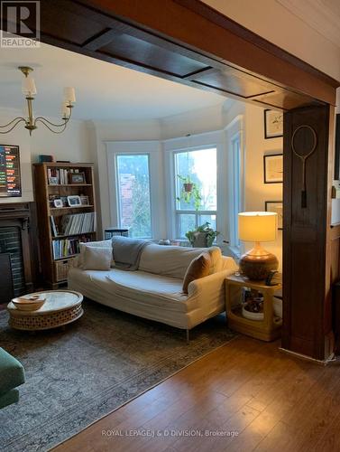 165 High Park Avenue, Toronto, ON - Indoor Photo Showing Living Room