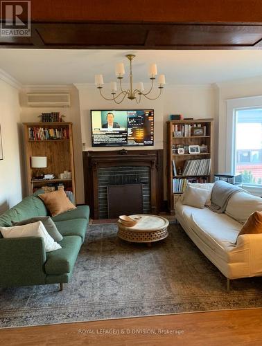 165 High Park Avenue, Toronto, ON - Indoor Photo Showing Living Room