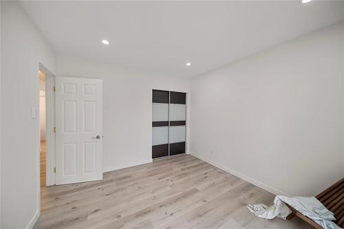 23 Gatineau Bay, Winnipeg, MB - Indoor