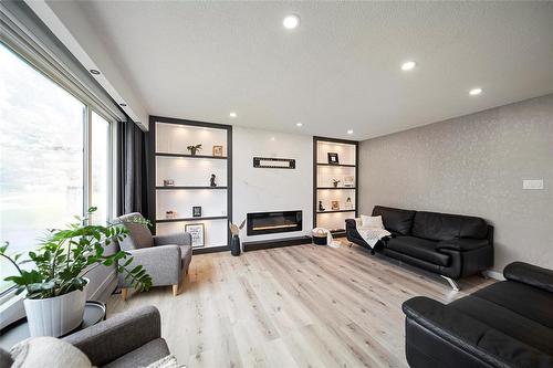 23 Gatineau Bay, Winnipeg, MB - Indoor Photo Showing Living Room With Fireplace