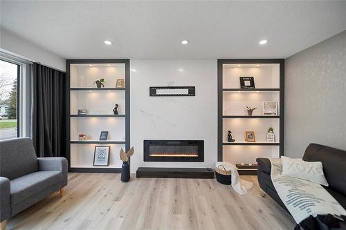 23 Gatineau Bay, Winnipeg, MB - Indoor Photo Showing Living Room With Fireplace