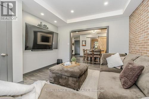 12 Lowell Street N, Cambridge, ON - Indoor Photo Showing Living Room