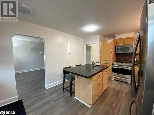 46 Dalton Street, Barrie, ON - Indoor Photo Showing Kitchen