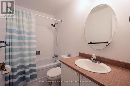 16 - 161 Bay Street, Quinte West, ON - Indoor Photo Showing Bathroom