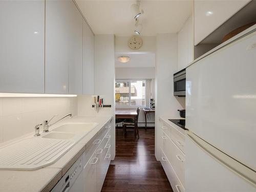 201-20 Olympia Ave, Victoria, BC - Indoor Photo Showing Kitchen With Double Sink