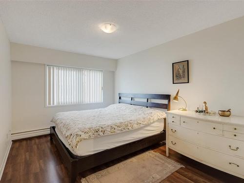 201-20 Olympia Ave, Victoria, BC - Indoor Photo Showing Bedroom